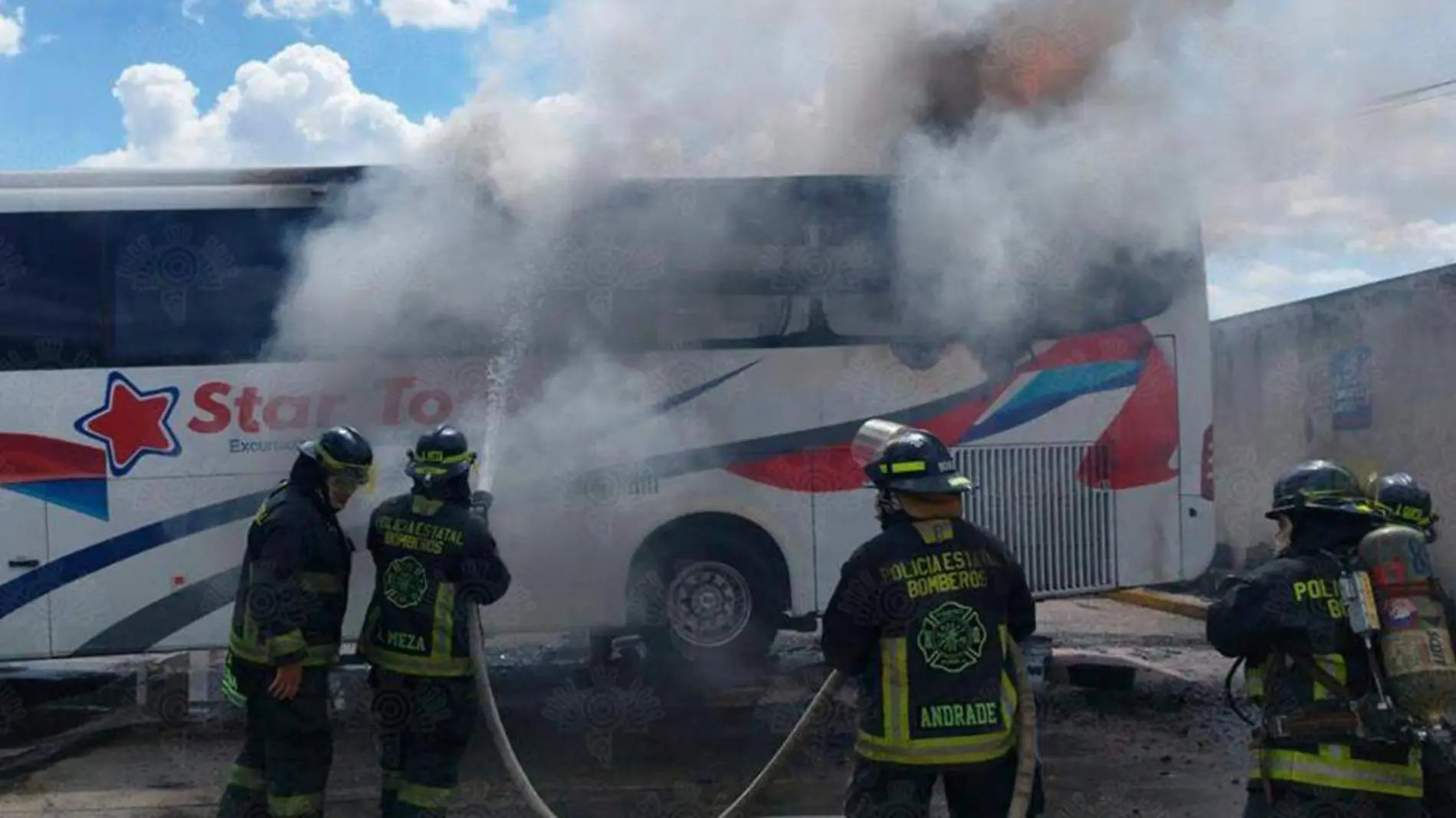 Un lesionado por quemaduras en su cuerpo, dejó como saldo el incendio de un autobús